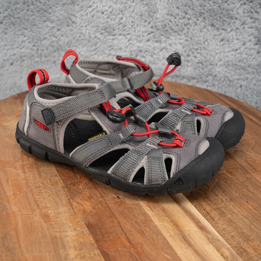 Keen Big Kids Size 1 Seacamp II CNX Sandals Gray Red Black